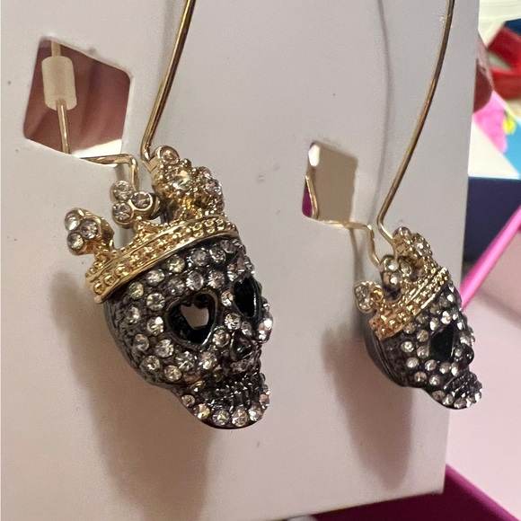 Betsey Johnson Pave Crystal Skulls Earrings NIB - Picture 3 of 6